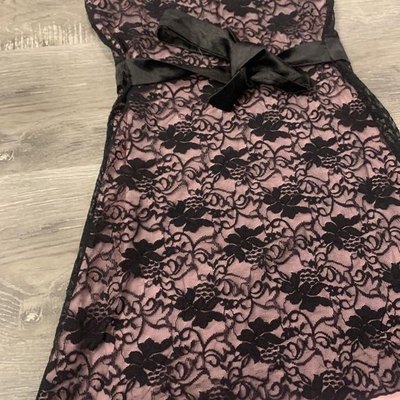 Kismet | Black & Pink lace Strapless Top - Picture 5 of 7